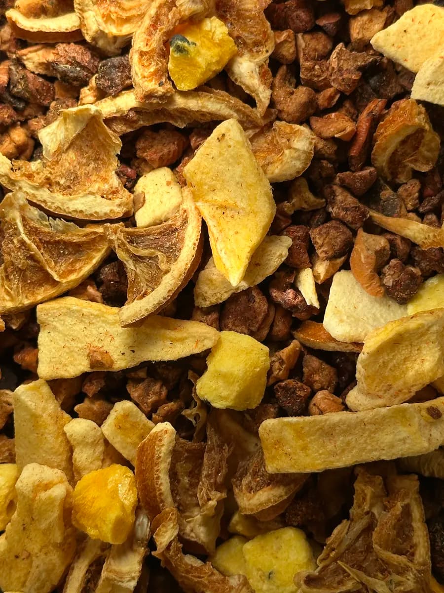 Dried apple, citrus and ginger — natural ingredients for Dear Robert signature teas